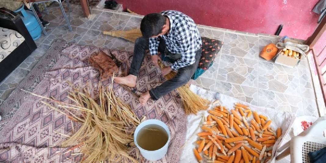 Babası romanlardan, o babasından öğrendi! 30 yıldır baba yadigarına sahip çıkıyor: Evinin geçimine katkı sağlıyor 1